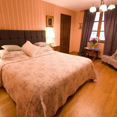 Couette-café Le Cheval Blanc 3*