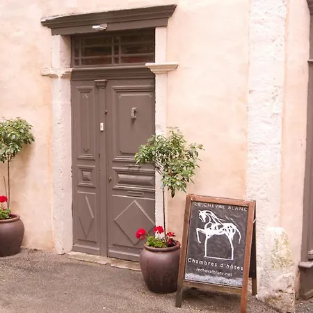 Le Cheval Blanc Couette-café 3*